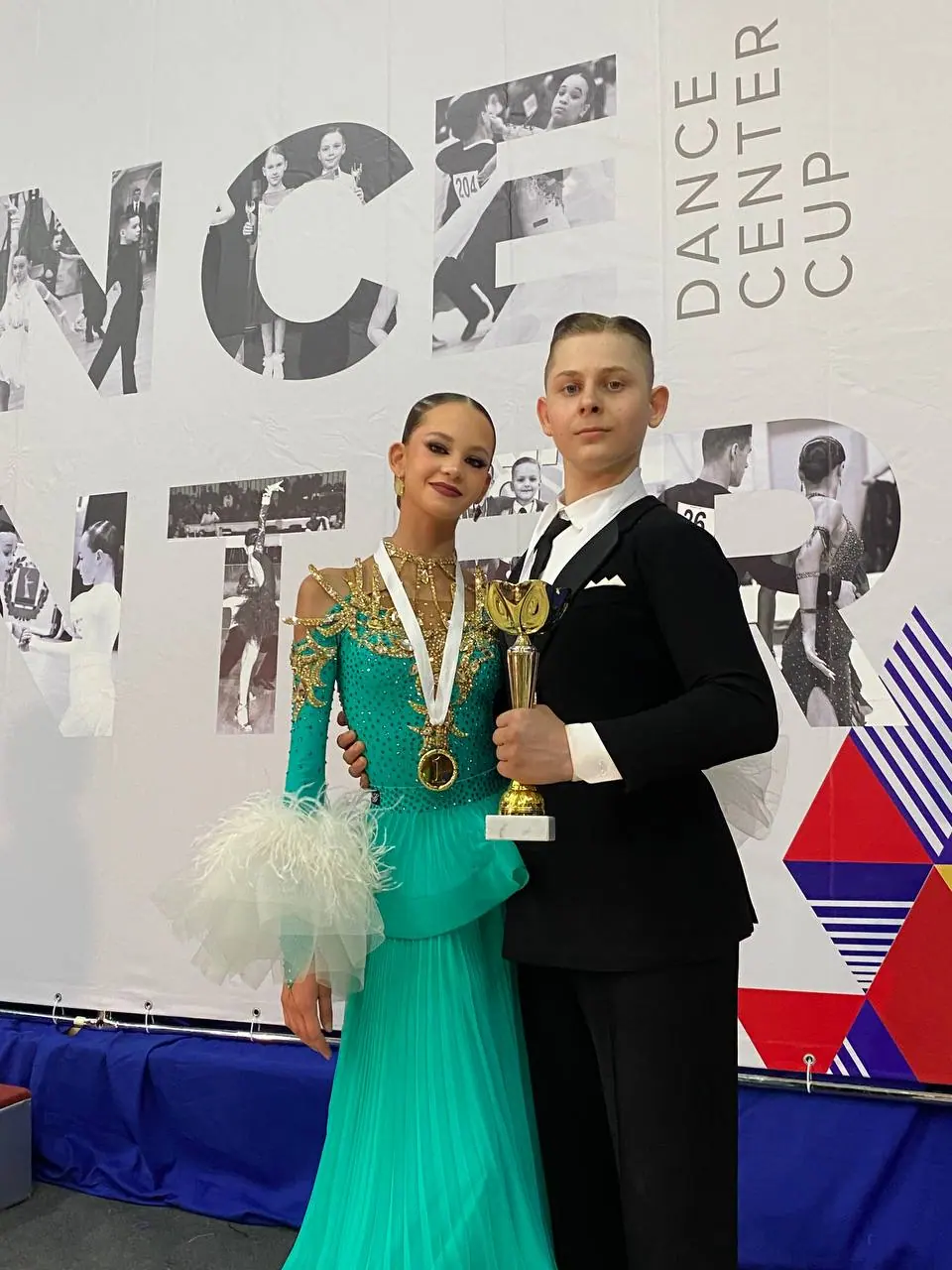 Юная пара с кубком на турнире Dance Center Cup